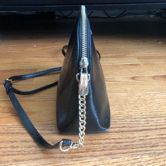 MICHAEL Michael Kors Black Textured Patent Leather Gold-tone Cindy Crossbody Bag - Picture 6 of 10